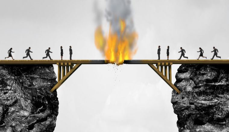 伊朗战争影响波及全球：北美跨境卖家，如何在乱局中稳住胜局？