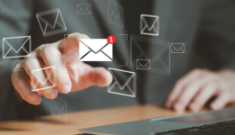 B2B 获客“降维打击”：深度解析 Sales Navigator 为何远胜 Premium Business？