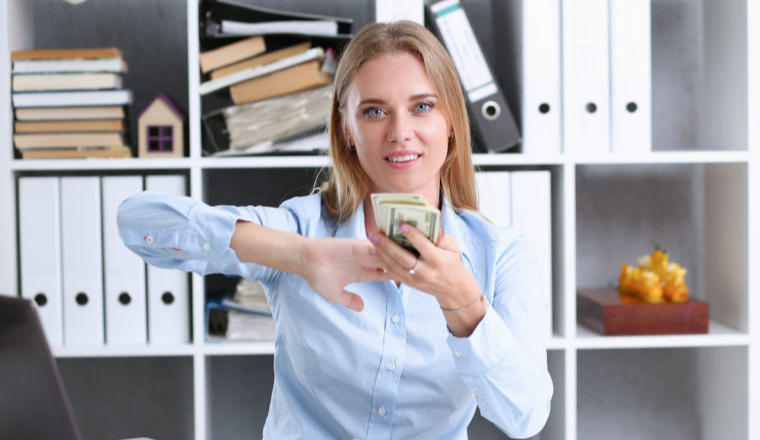 清华学姐出海做运动衣，五年干到十亿美金