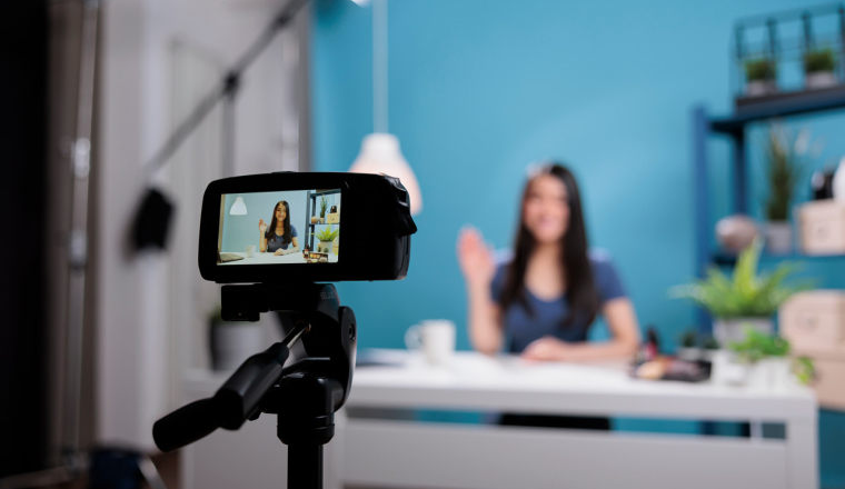 别再浪费钱拍图片了！教你用“黄金15秒”视频引爆领英询盘，精准收割大买家