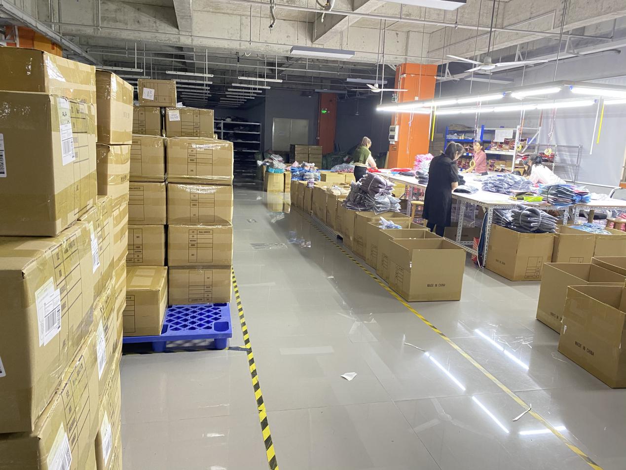 【三十而立】彤鑫CEO张何文：下沉到服装一线的跨境电商投资人