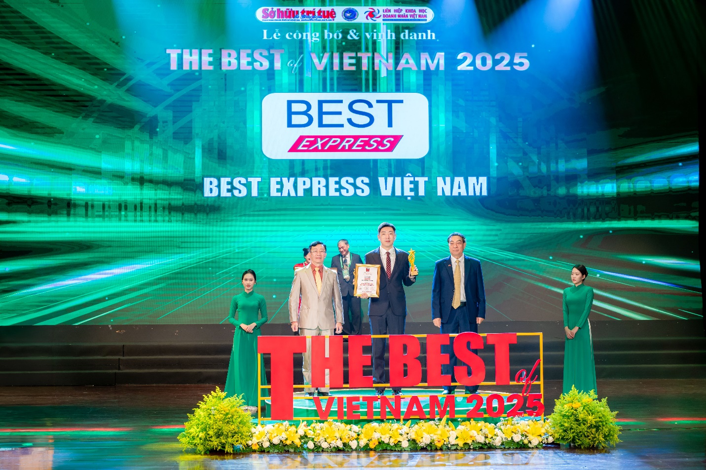 百世越南荣获 “2025越南最佳企业”两项物流大奖