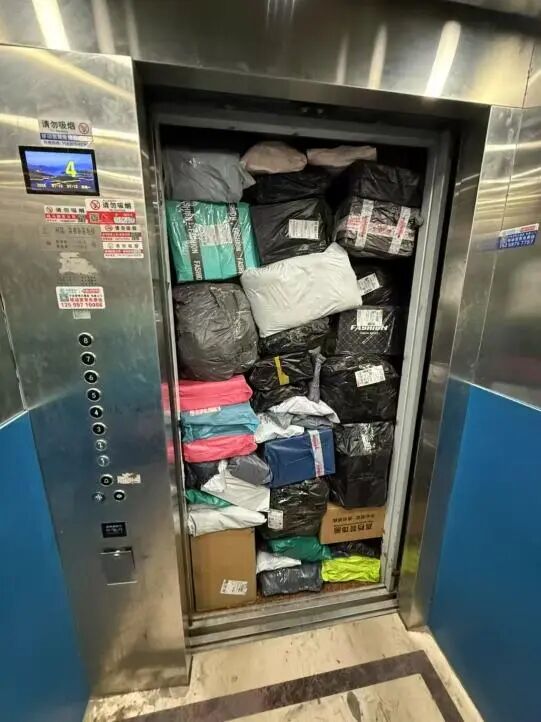 晋江28岁小伙靠AI卖“丑拖鞋”身价千万