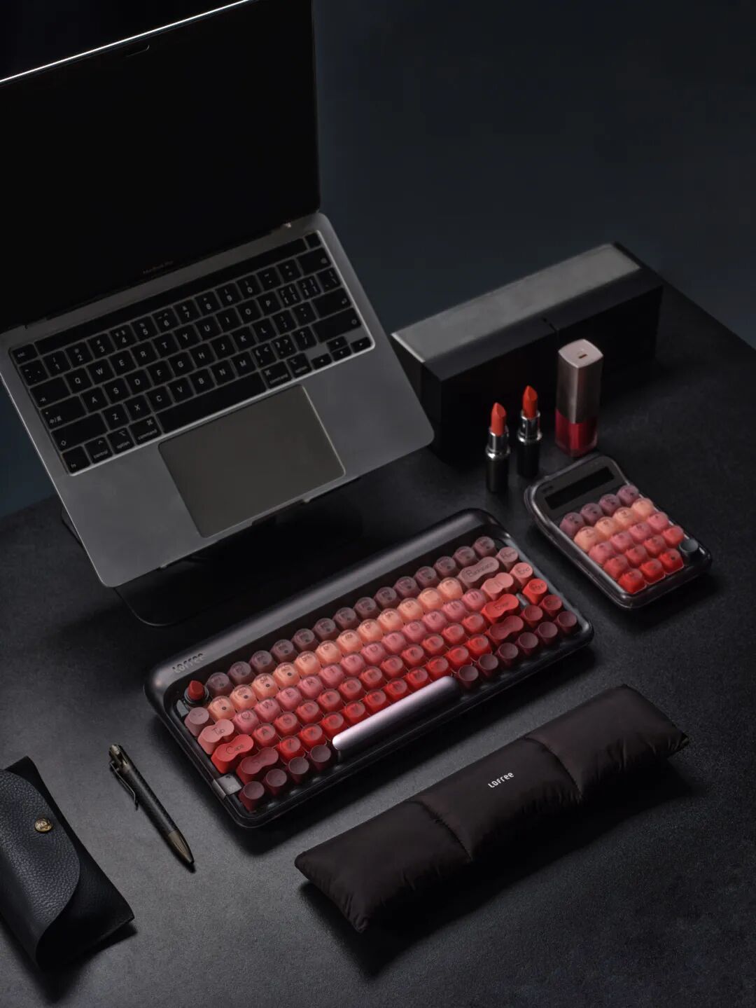 机械键盘联名MAC？我们聊了聊设计师的月亮和六便士