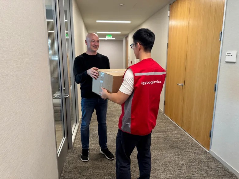 全球“黑五”订单纷纷送达！京东物流“黑五”首日单量大涨超400%