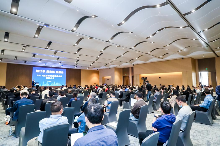 马淑芳律师参加“跨境电商发展峰会——2023国际贸易优秀服务商推荐大会”活动