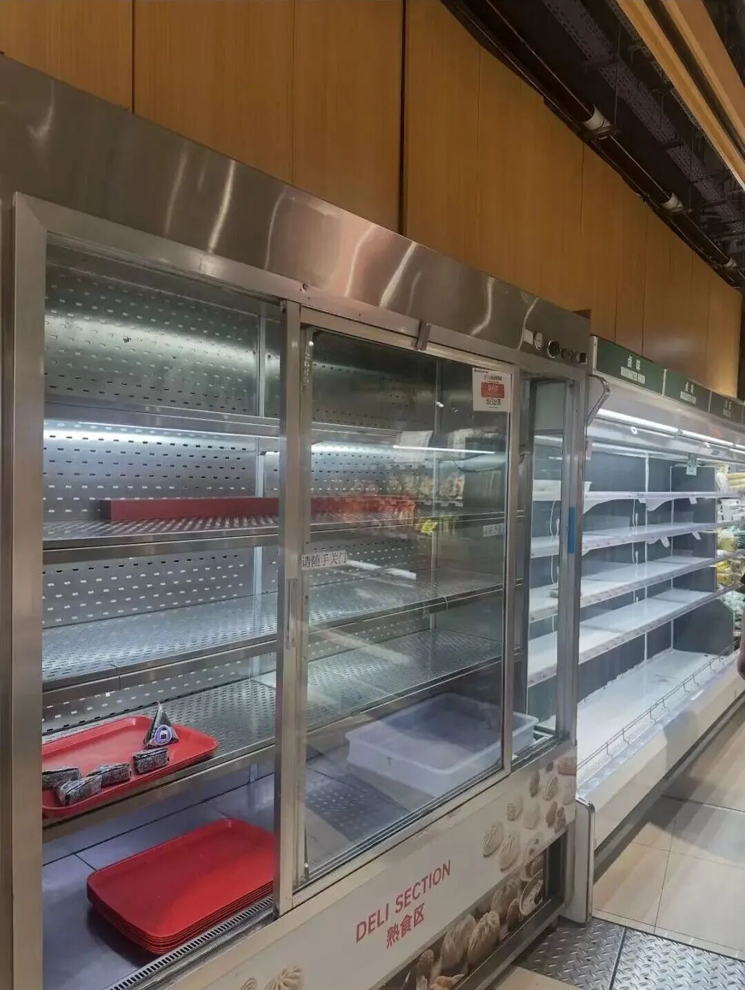 出海人亲历中东战火:“先别打了,我还有活要干!”