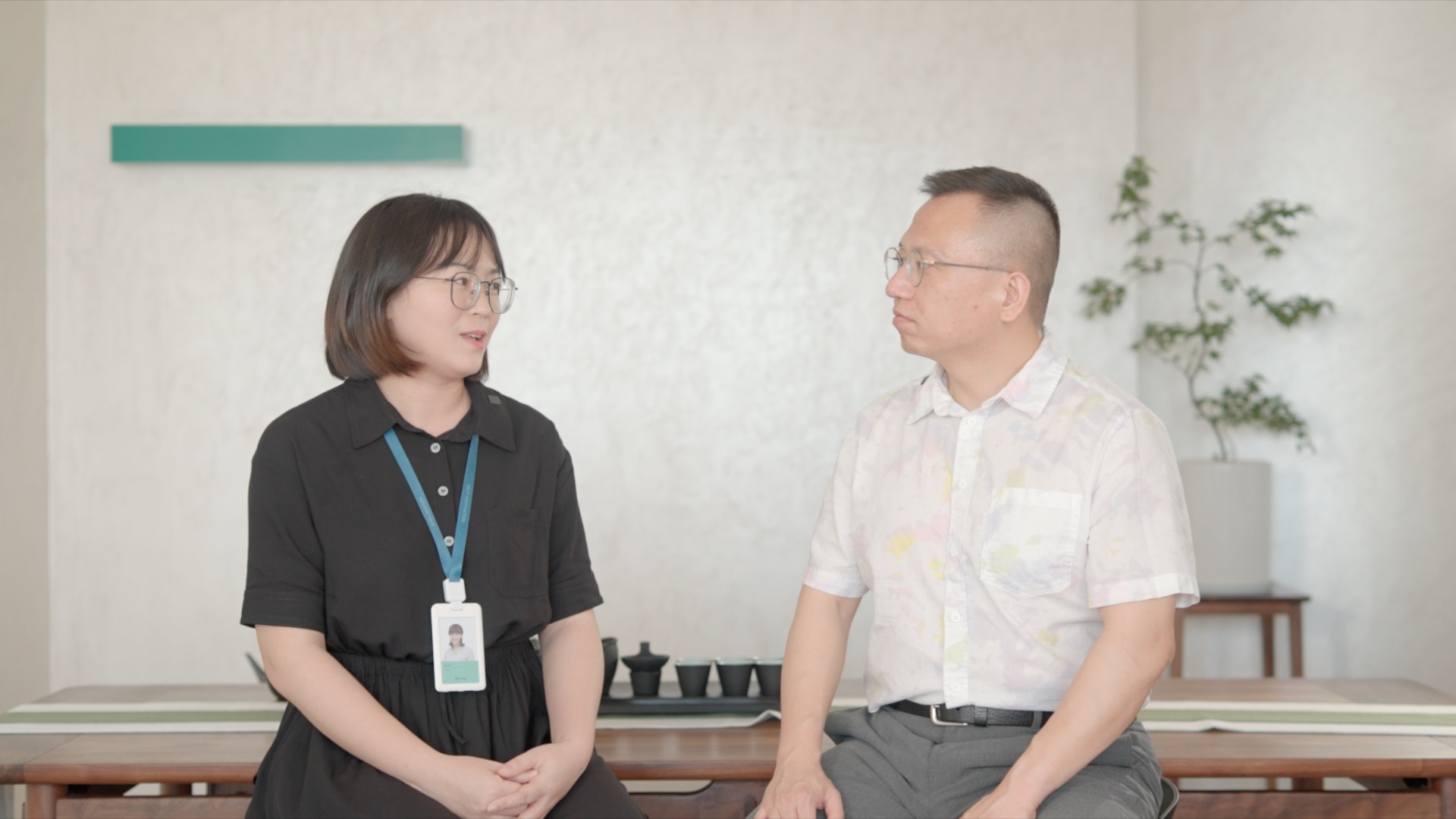 英语老师转行做林氏木业跨境电商主播,喊话董宇辉来阿里国际站挑战跨境直播