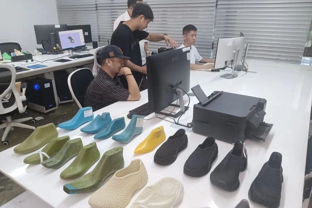 中国鞋业3D打印产业亮相2025厦门国际鞋业博览会