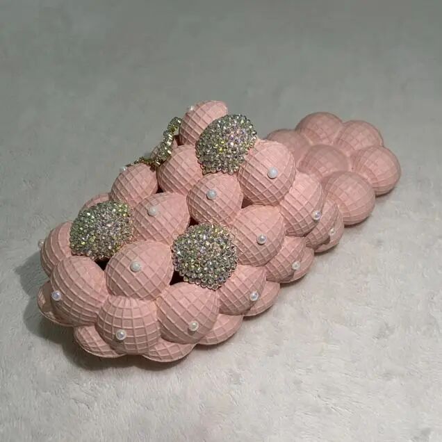 晋江28岁小伙靠AI卖“丑拖鞋”身价千万