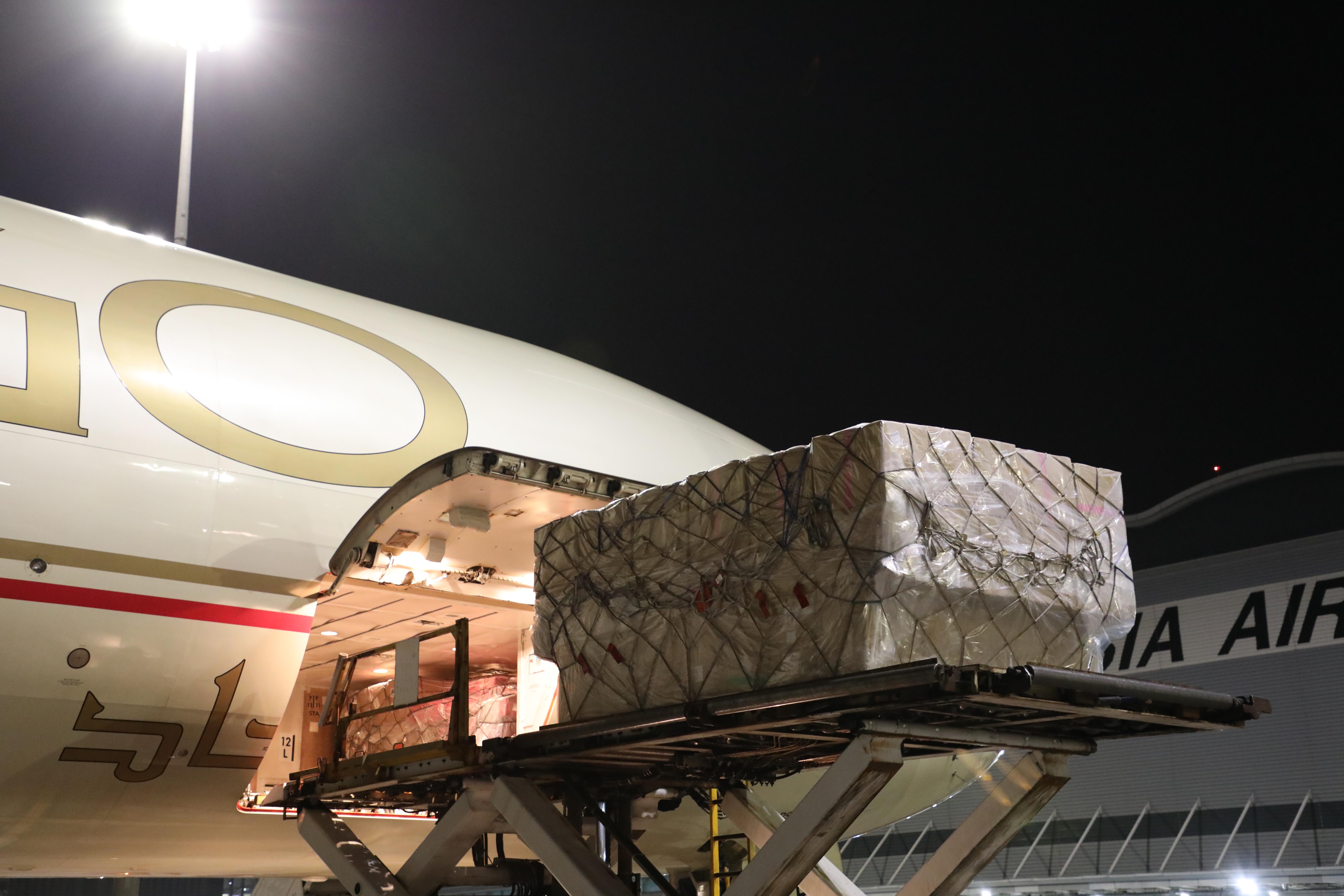 跨境电商春节备货“热闹开局”，菜鸟海外仓新春礼盒入库量猛增近30倍