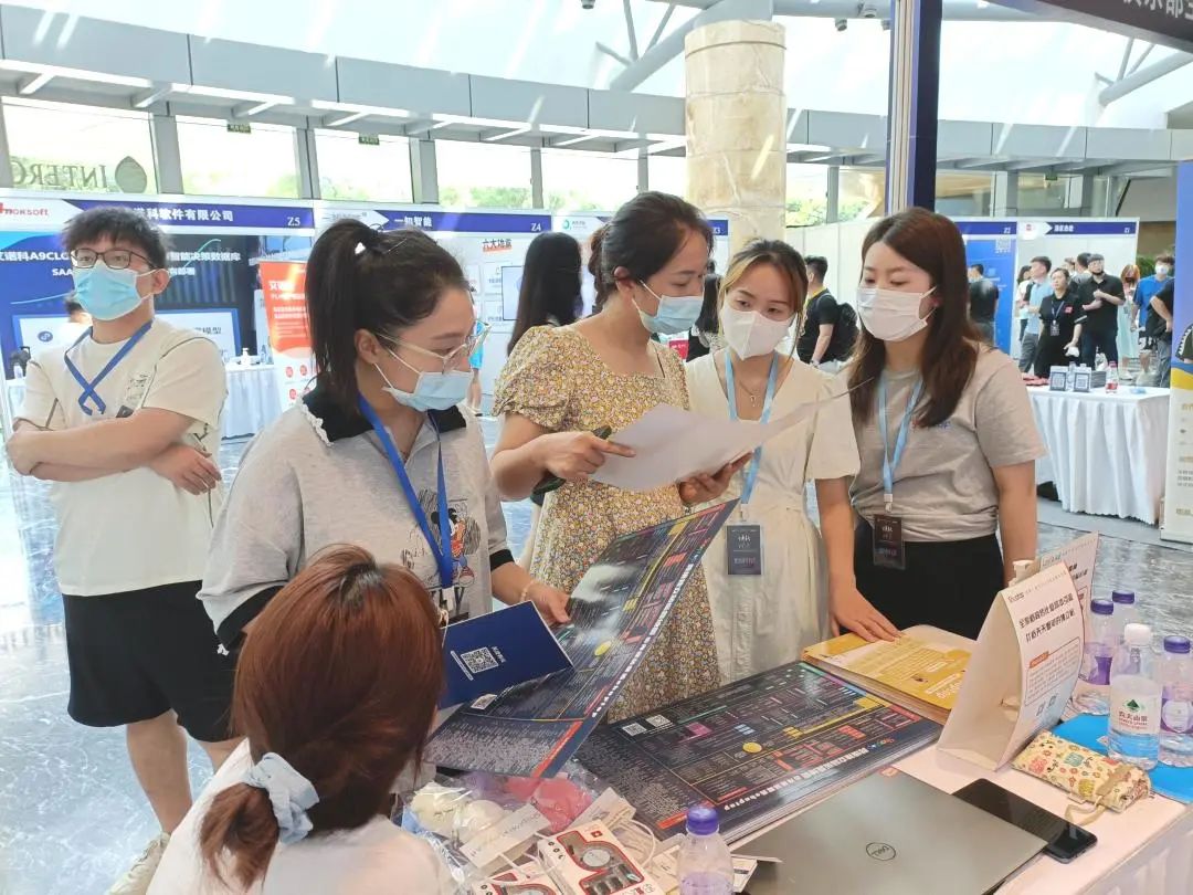 隆重亮相全球母婴行业大会，Shoptop建站出海新风潮席卷现场，焕新增长破圈入局！