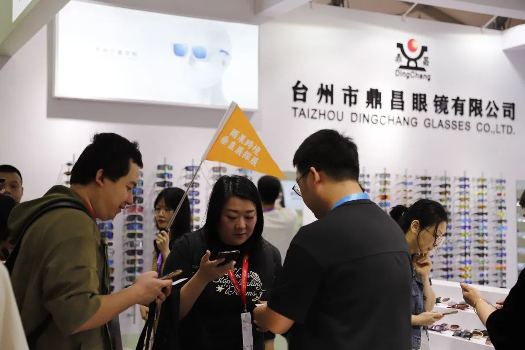 全球采购商疯狂加单！眼镜出海五大趋势显现