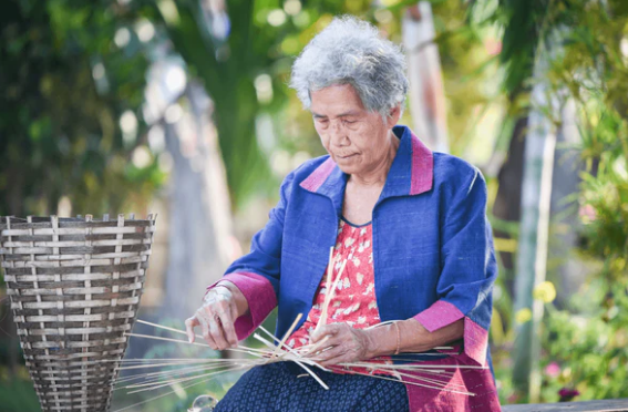 年赚200万美金的独立站!居然是做的竹编家具!