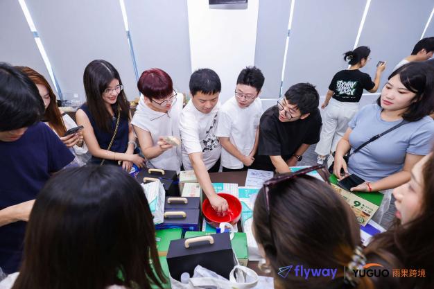 建站收单+高效分销，跨境卖家旺季突围神器来了！