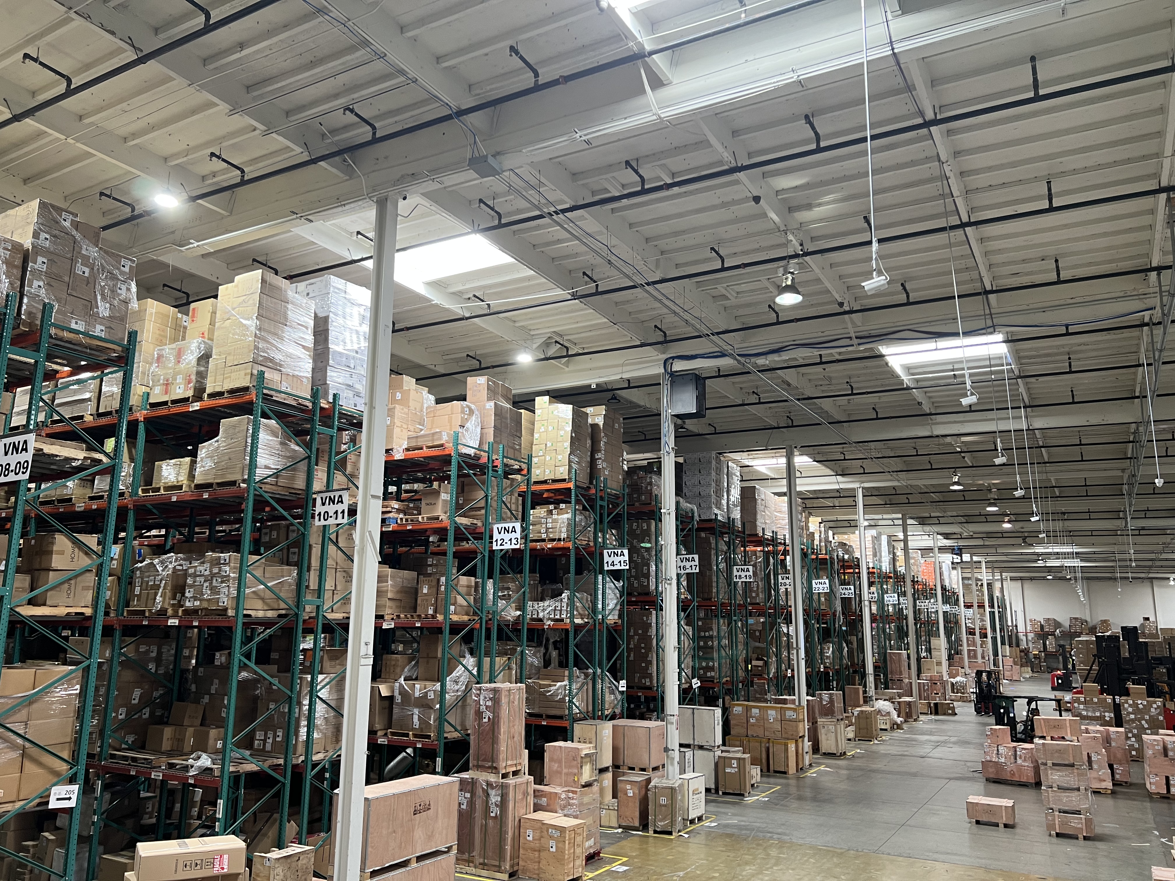 跨境电商春节备货“热闹开局”，菜鸟海外仓新春礼盒入库量猛增近30倍