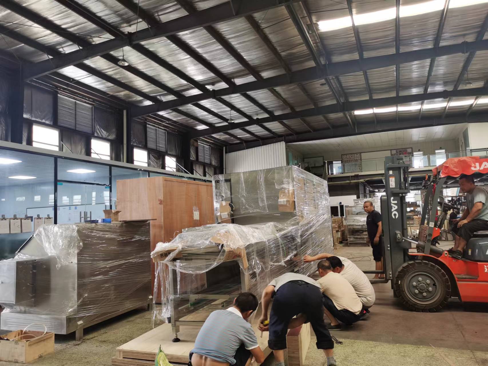 90%海外客户来自阿里国际站 四川巧克力设备工厂从30平铺面发展到17000平工业园厂区