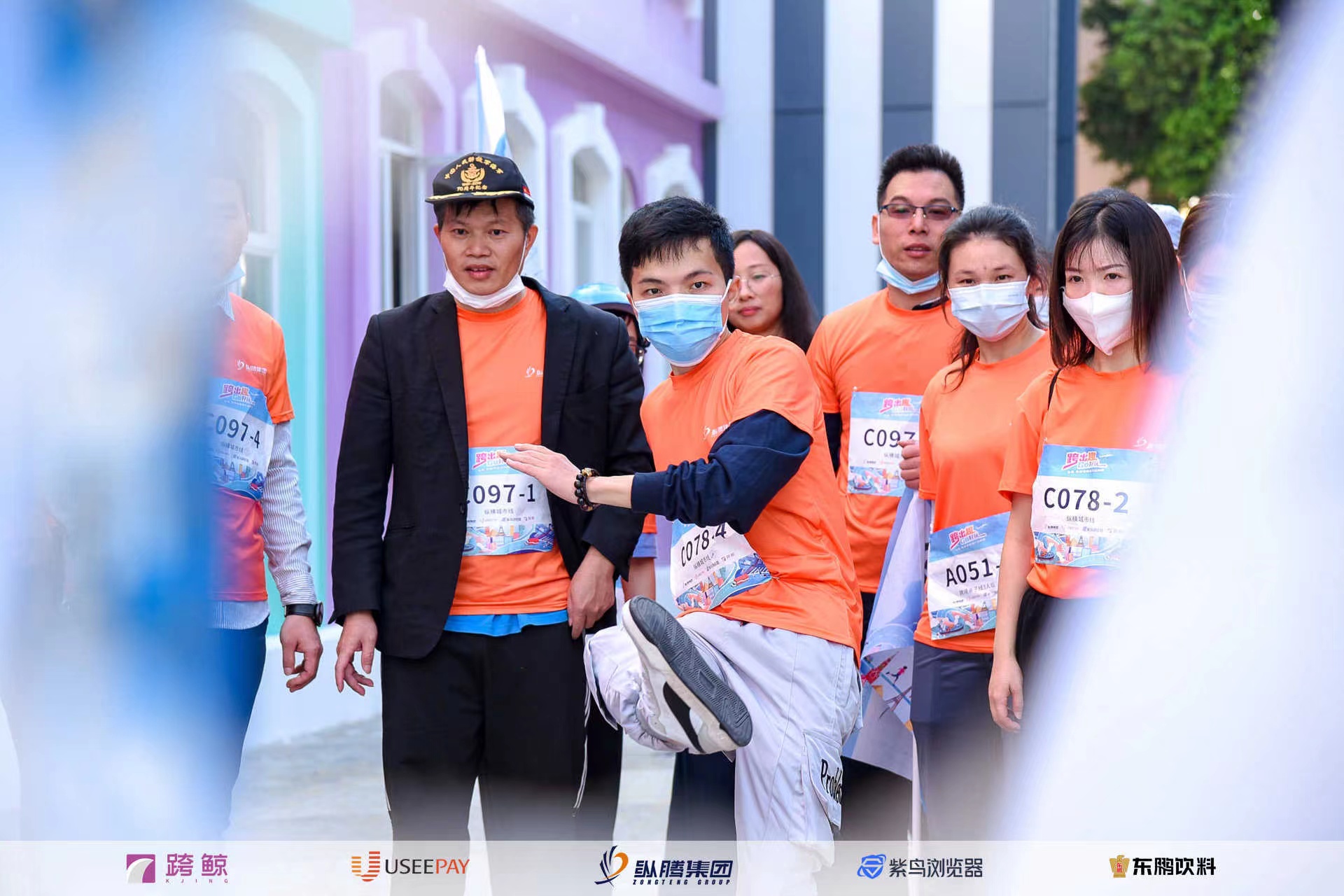 近千人穿越龙岗，跨境打卡