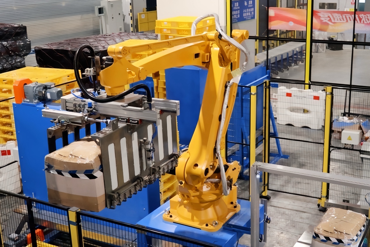 菜鸟香港eHub智慧航空货运中心上线超级机械臂，跨境小包处理80%自动化