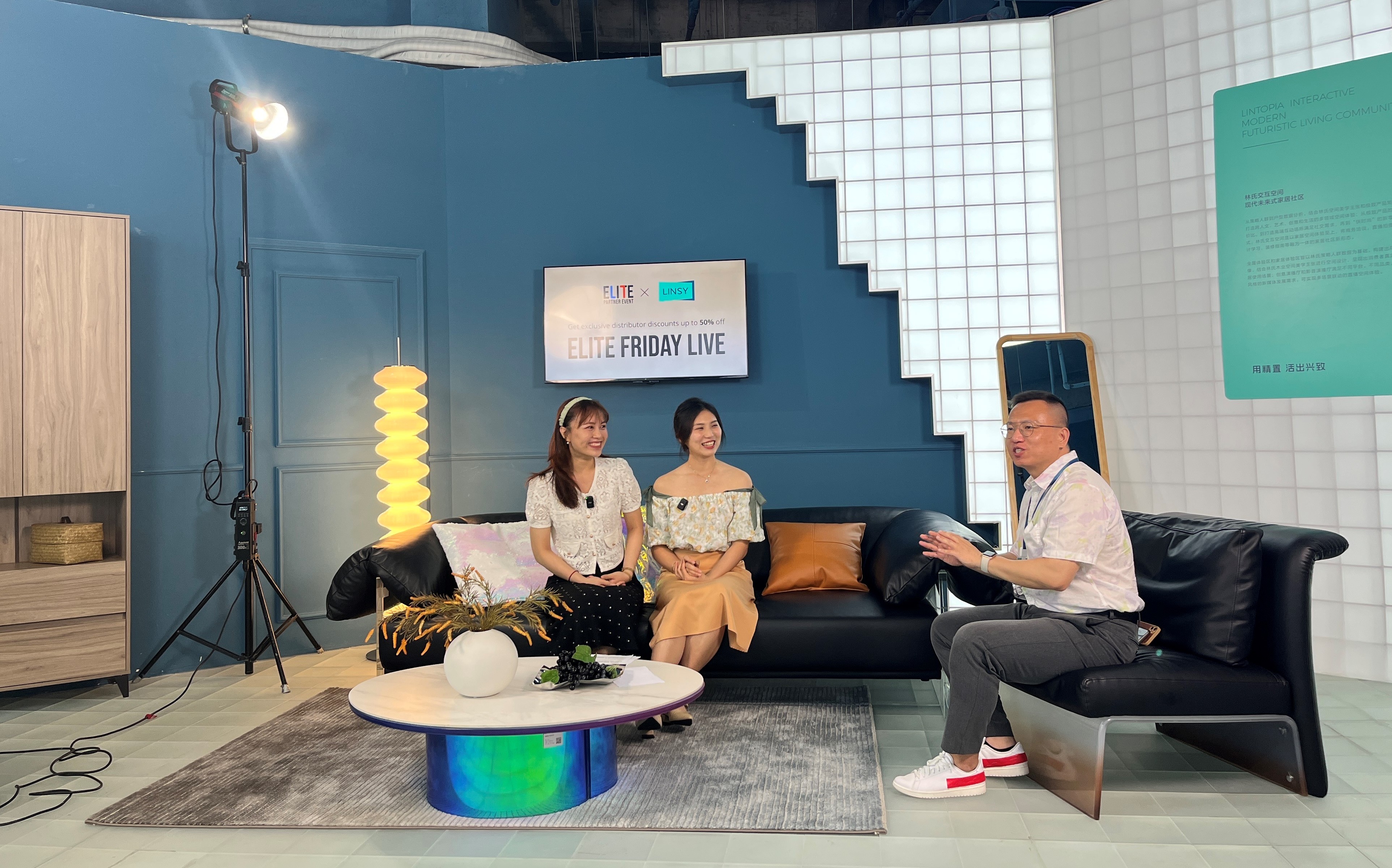 英语老师转行做林氏木业跨境电商主播,喊话董宇辉来阿里国际站挑战跨境直播