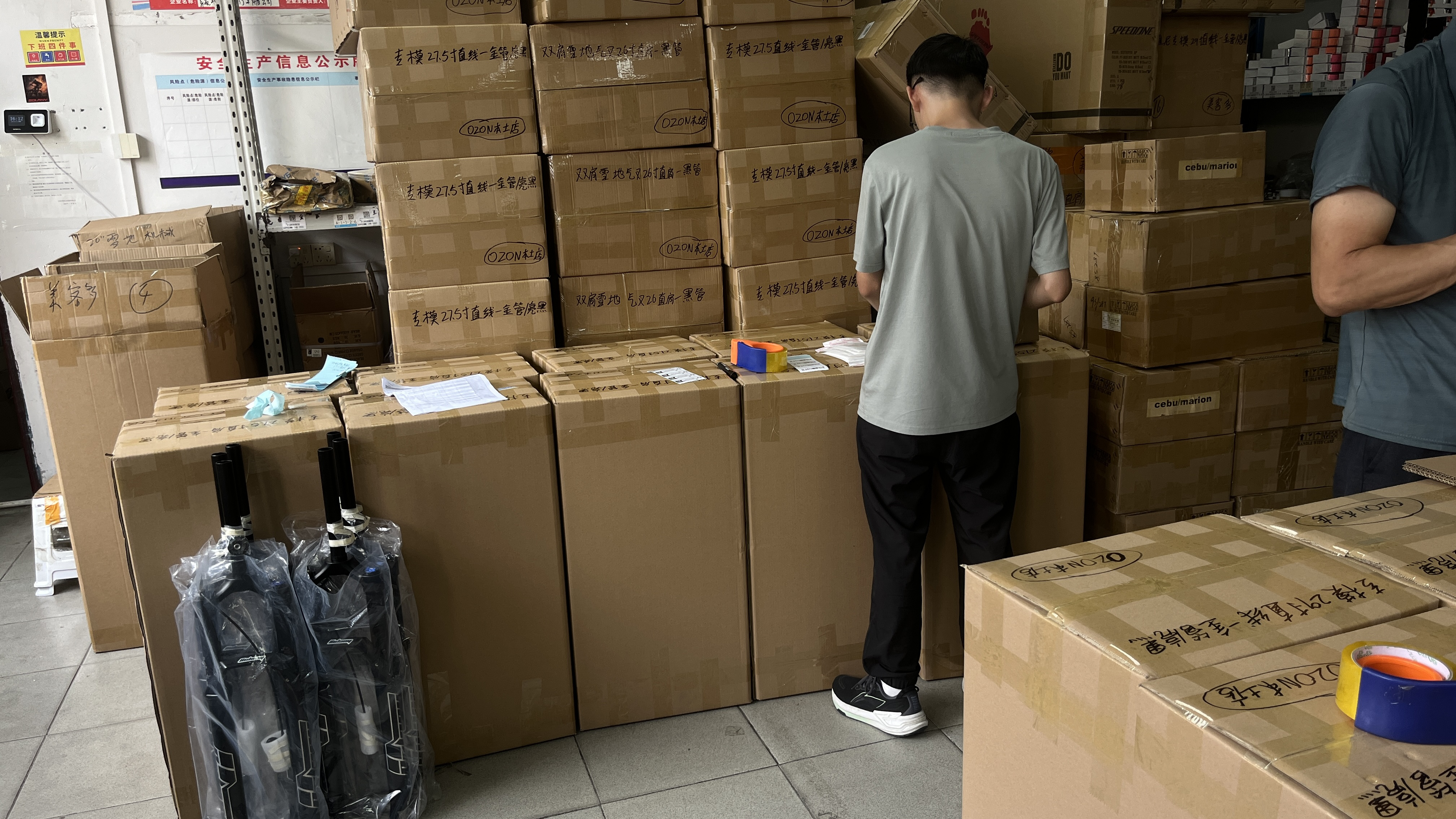 “超级爆发日”点燃夏日经济，速卖通水上运动商品火了