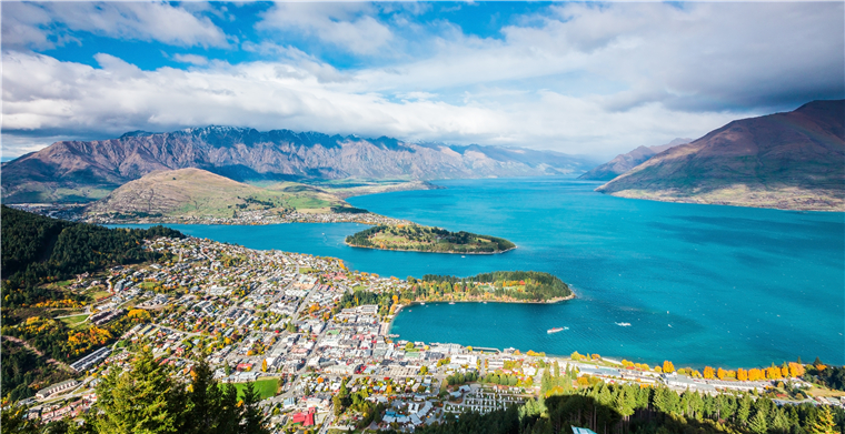  洛杉矶、长滩港41艘集装箱船排队创新纪录，芝加哥奥黑尔机场货物积压长达六周